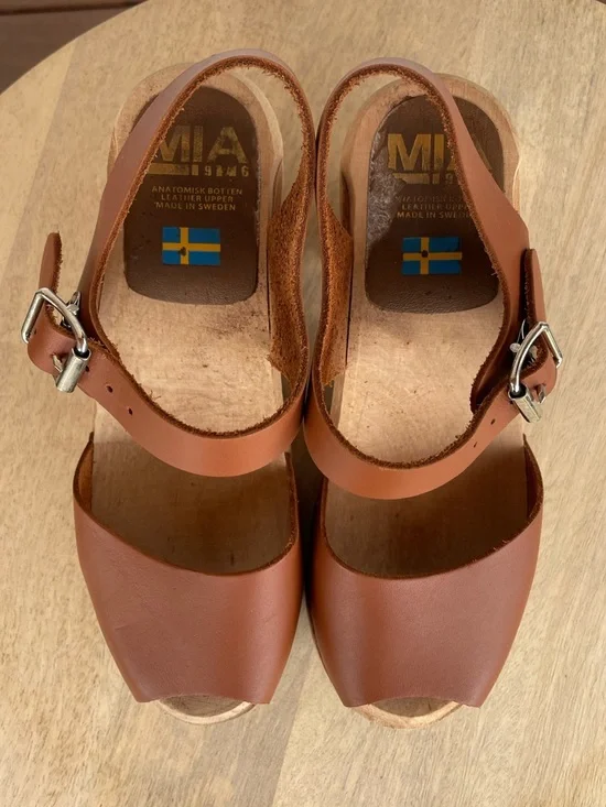 Mia Greta Clogs - Picture 2 of 3